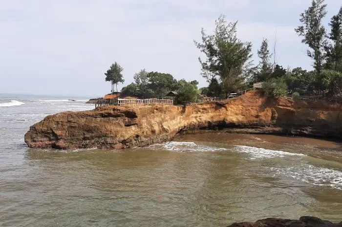 Entrance Fees and Operating Hours of Sungai Suci Beach